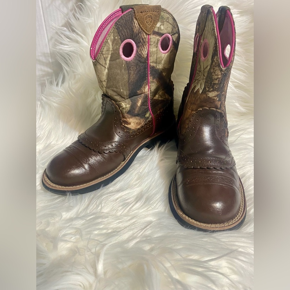 Ariat Brown and Camo Boots with Pink Trim - Picture 13 of 14